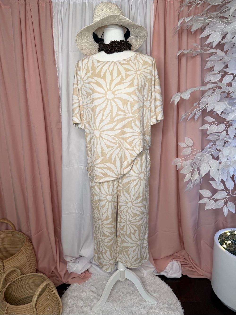 Belle Beach by Kim Gravel 2-Piece Floral Lounge Set | Beige & White | Size S
